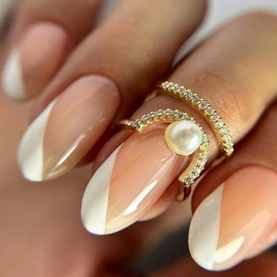 Anillo Dorado con Perla para Foto